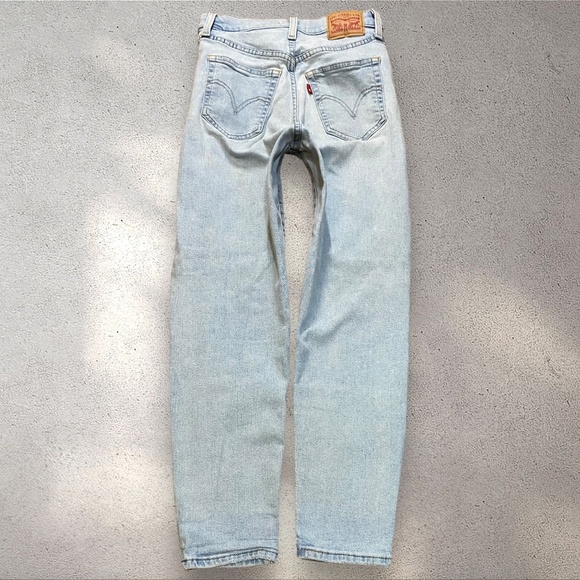 Levi’s High Waisted Mom Jeans - Picture 1 of 7